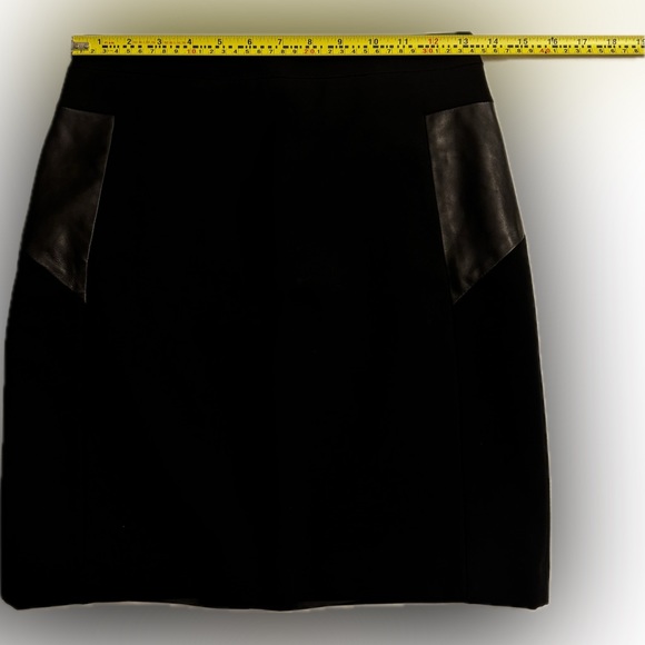 NWOT Danier leather black skirt with leather detail. - Picture 6 of 9
